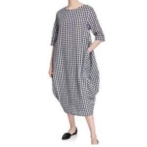 DUBGEE by Whoopi Short Sleeve Side Button Cocoon Black and White Checkered Dress